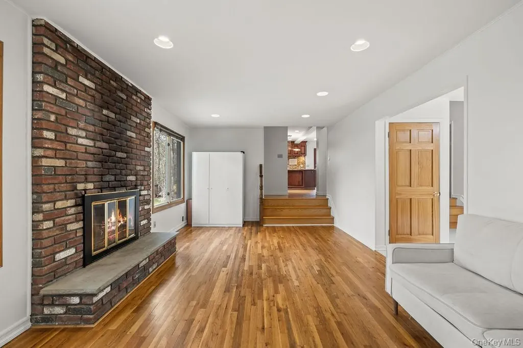 84 Tennyson Drive Nanuet NY 10954