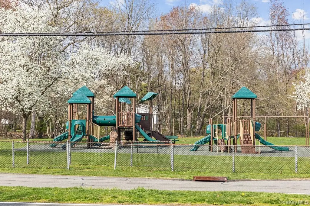 84 Tennyson Drive Nanuet NY 10954