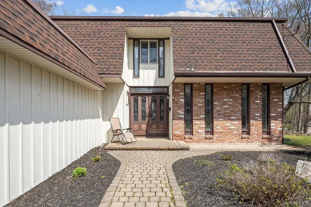 84 Tennyson Drive Nanuet NY 10954
