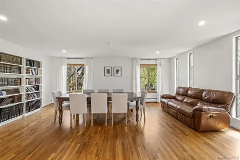 84 Tennyson Drive Nanuet NY 10954