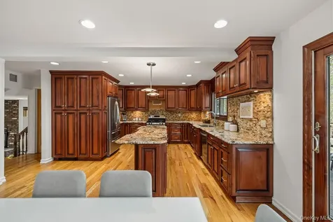 84 Tennyson Drive Nanuet NY 10954