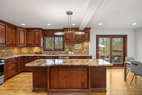 84 Tennyson Drive Nanuet NY 10954