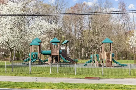 84 Tennyson Drive Nanuet NY 10954