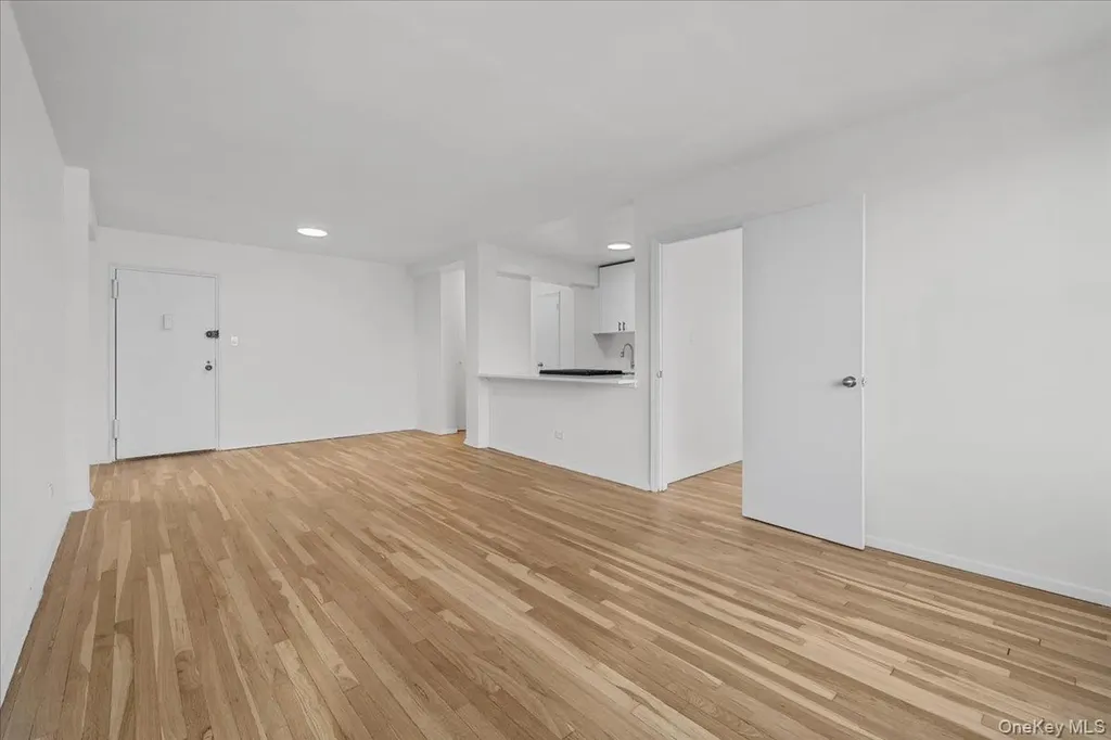 5425 Valles Avenue Bronx NY 10471
