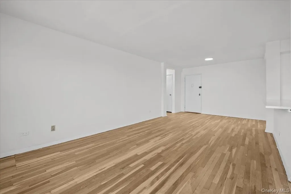 5425 Valles Avenue Bronx NY 10471