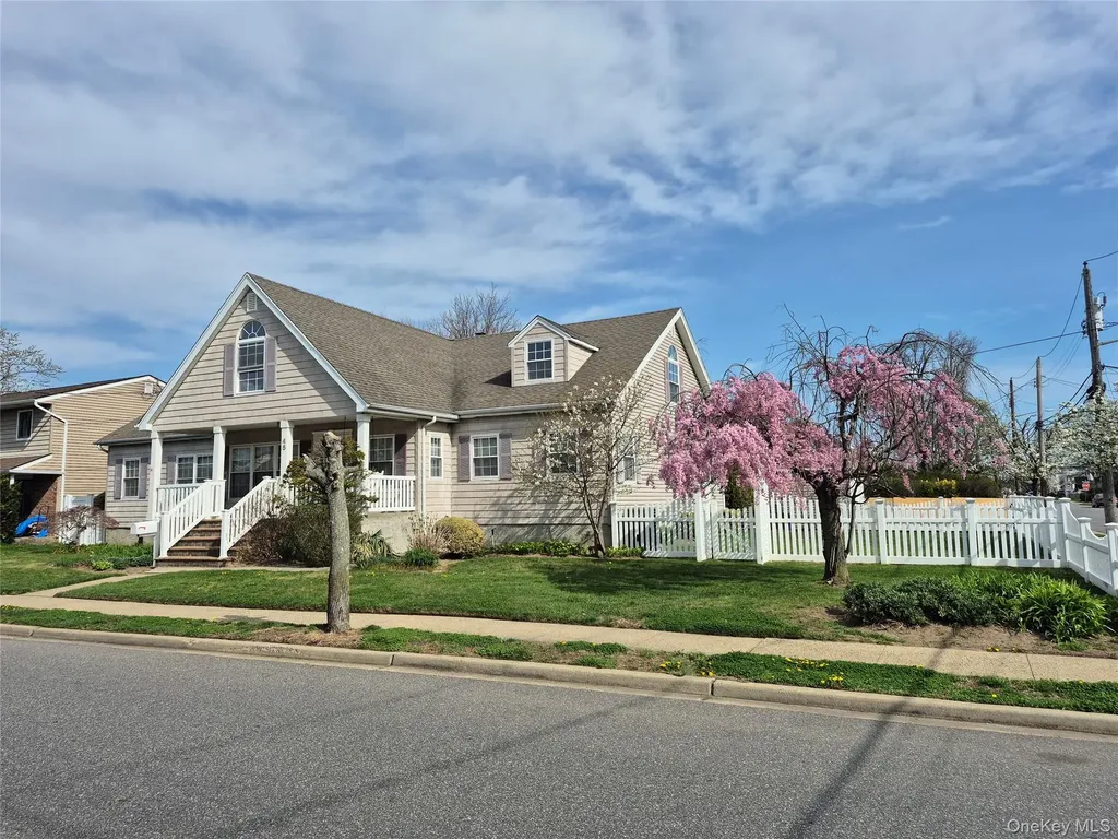 9 ( 45 ) E Henrietta Avenue Oceanside NY 11572