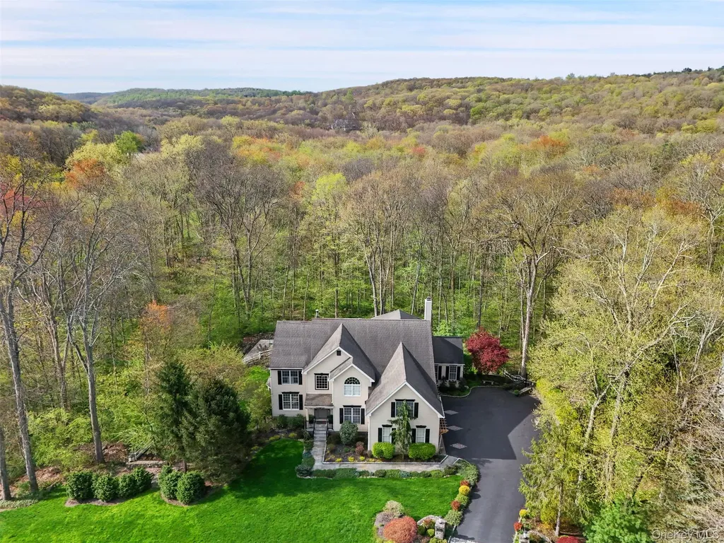 61 Hallocks Run Somers NY 10589
