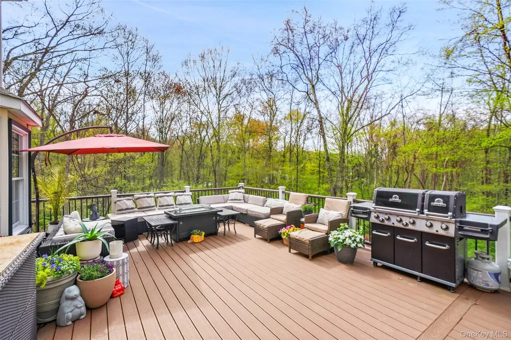 61 Hallocks Run Somers NY 10589