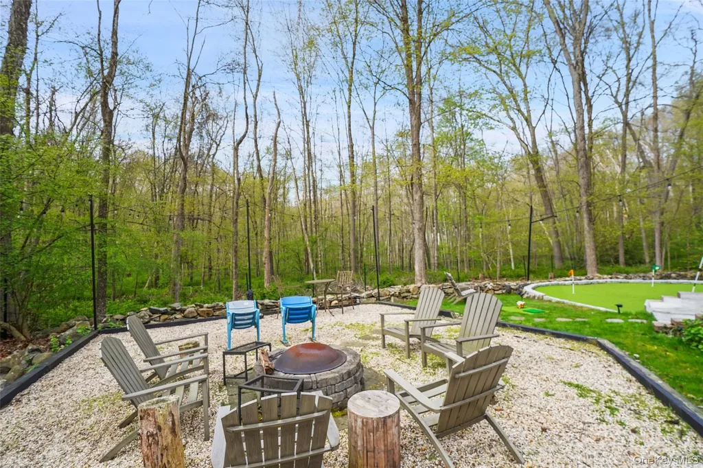 61 Hallocks Run Somers NY 10589
