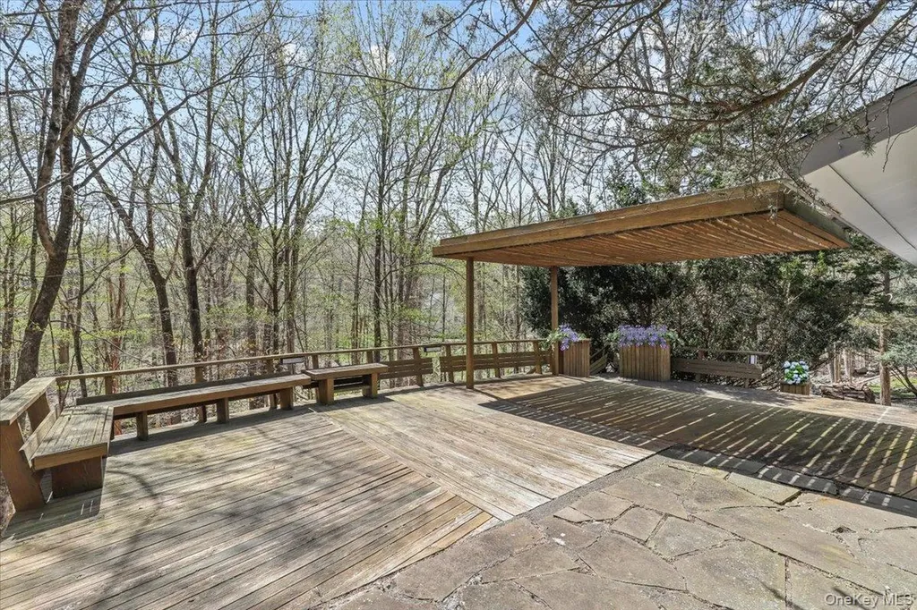 9 E Cradle Rock Road Pound Ridge NY 10576