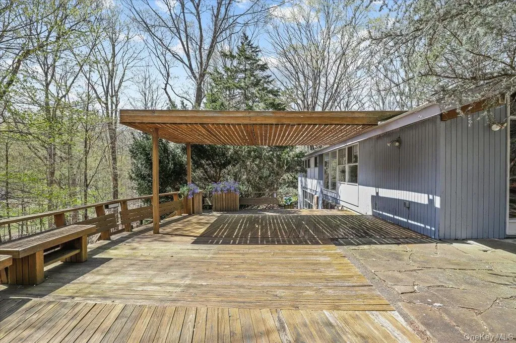 9 E Cradle Rock Road Pound Ridge NY 10576