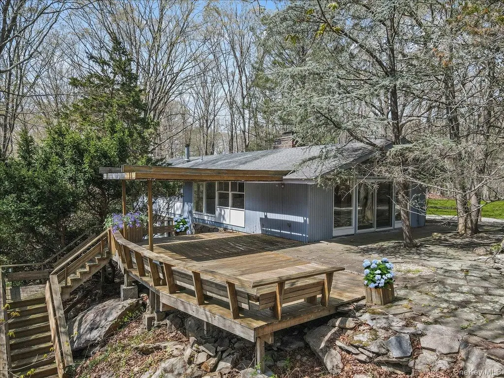 9 E Cradle Rock Road Pound Ridge NY 10576
