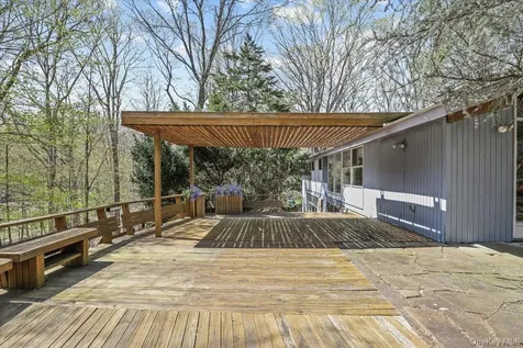 9 E Cradle Rock Road Pound Ridge NY 10576