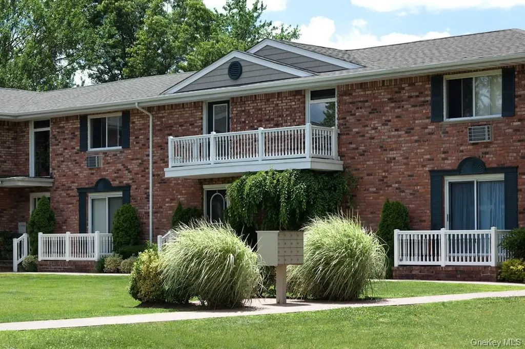 6 Baker Street West Babylon NY 11704