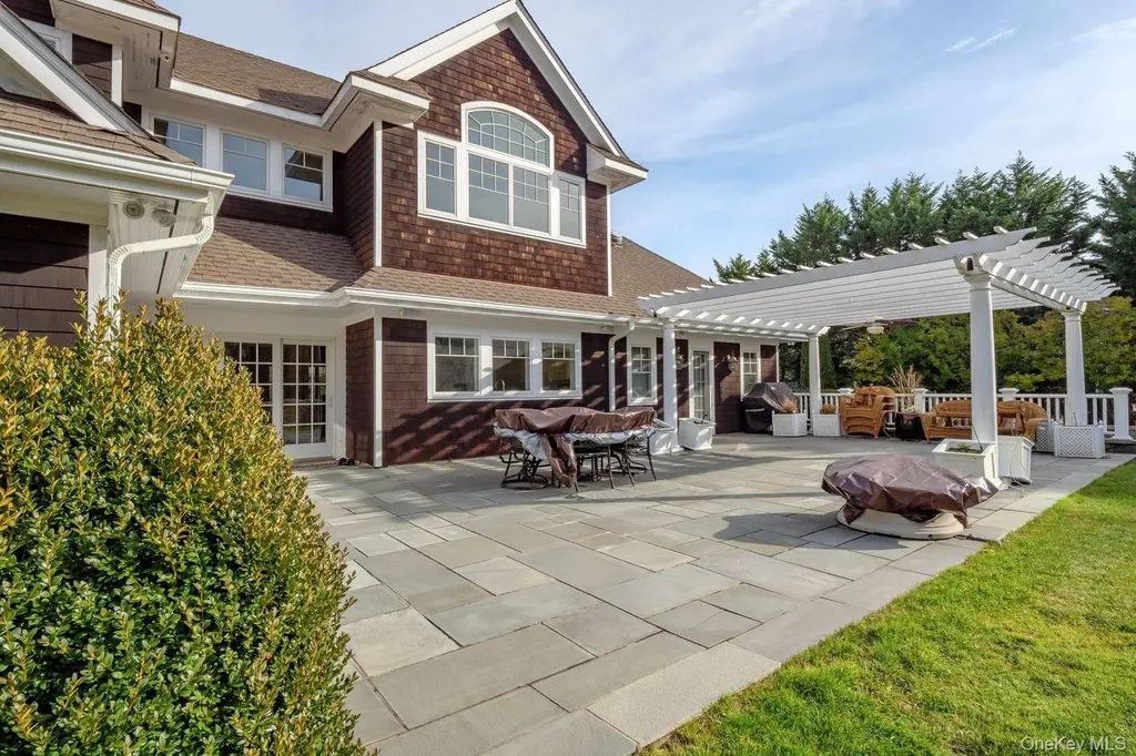 30 Post Fields Quogue NY 11959