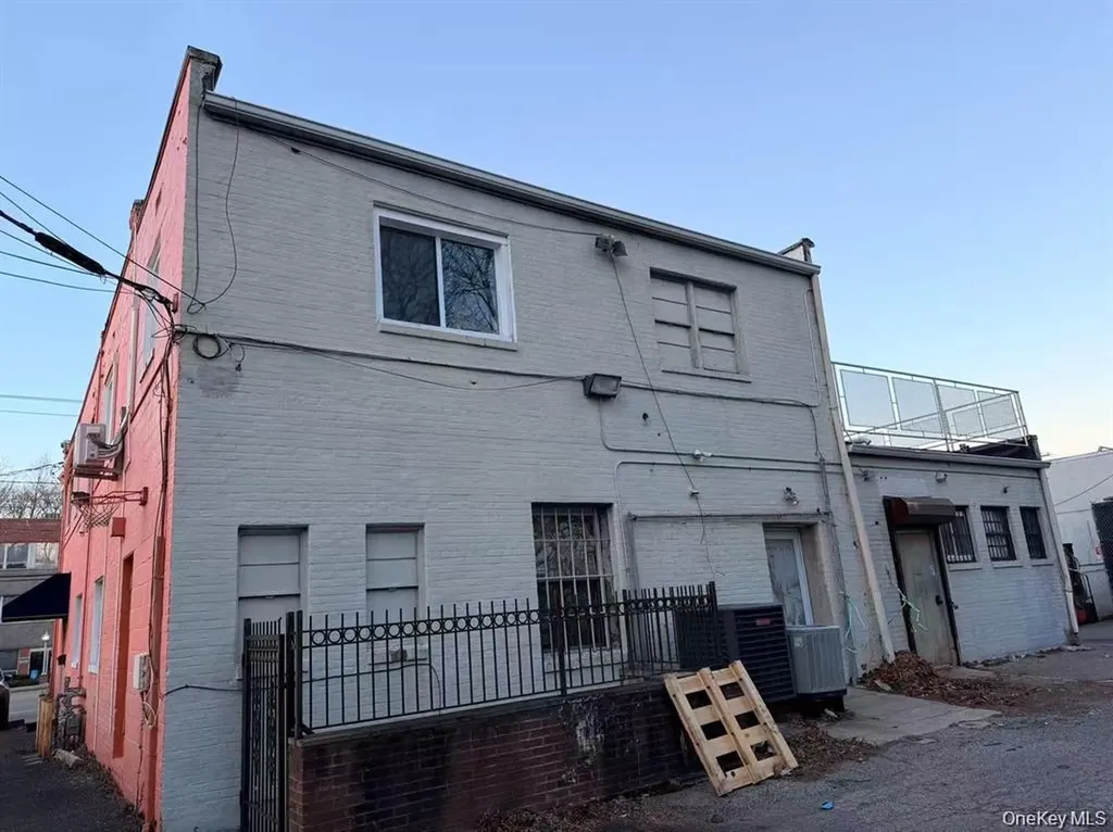 400 Northern Boulevard Great Neck NY 11021