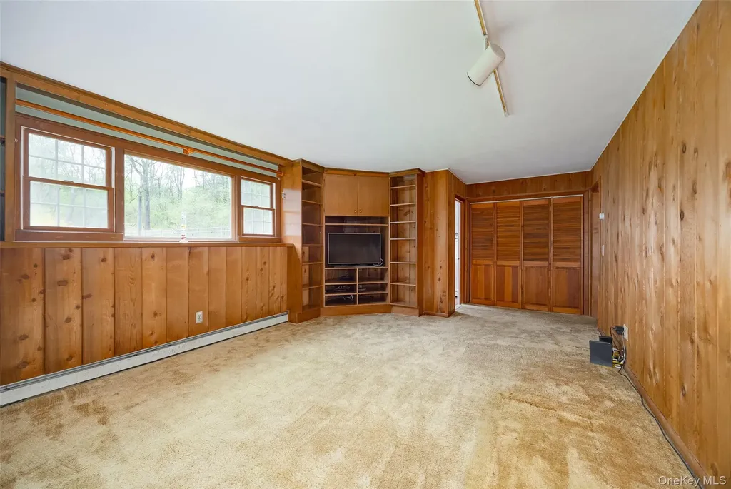 36 Forest Valley Road Pleasant Valley NY 12569