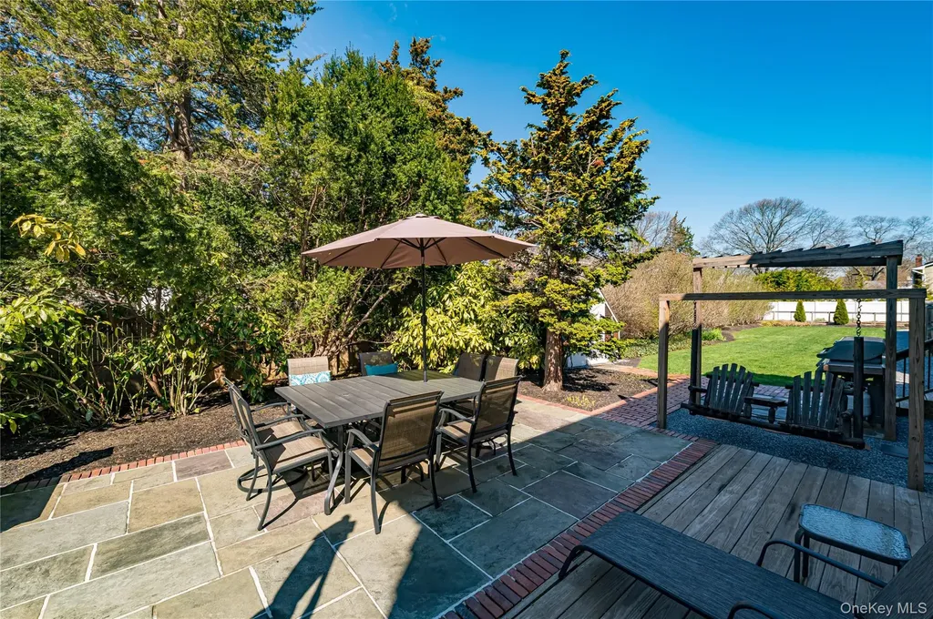 256 4th Avenue Saint James NY 11780