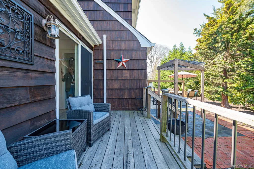 256 4th Avenue Saint James NY 11780