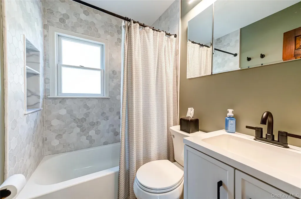 256 4th Avenue Saint James NY 11780