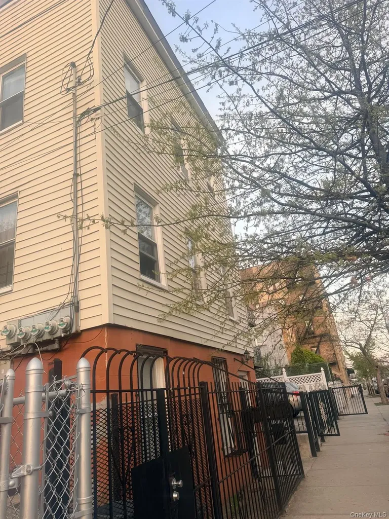 859 E 220th Street E Bronx NY 10467