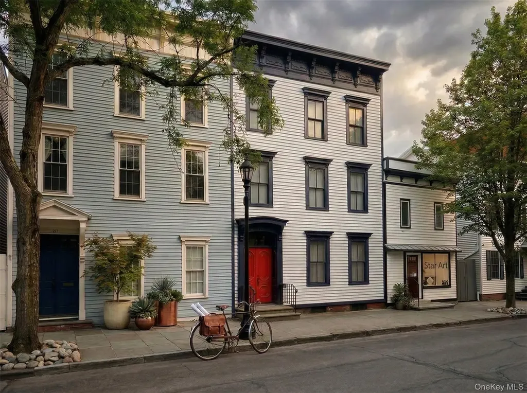 125 Warren Street Hudson NY 12534