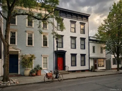 125 Warren Street Hudson NY 12534