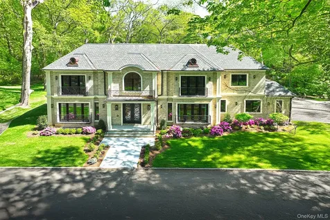 20 Knollwood Road Brookville NY 11545