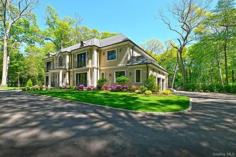 20 Knollwood Road Brookville NY 11545