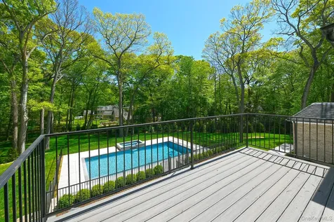 20 Knollwood Road Brookville NY 11545