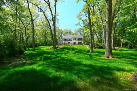 20 Knollwood Road Brookville NY 11545