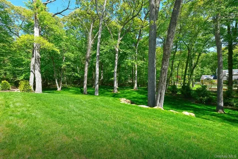 20 Knollwood Road Brookville NY 11545