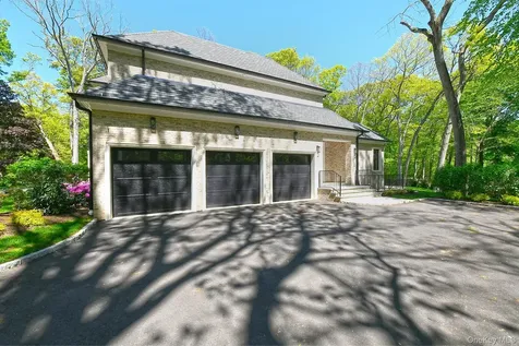 20 Knollwood Road Brookville NY 11545