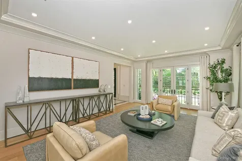 20 Knollwood Road Brookville NY 11545