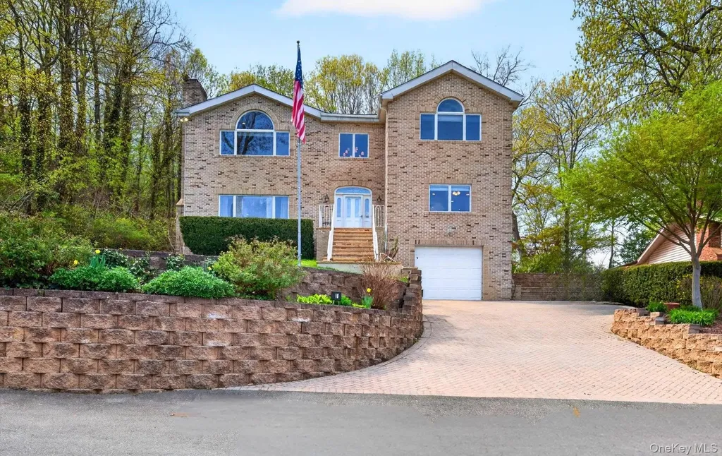 16 E Slope Road Bayville NY 11709