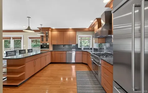 16 E Slope Road Bayville NY 11709
