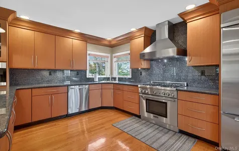 16 E Slope Road Bayville NY 11709