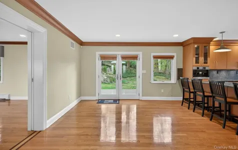 16 E Slope Road Bayville NY 11709