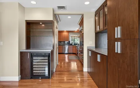 16 E Slope Road Bayville NY 11709