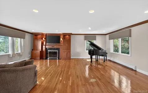 16 E Slope Road Bayville NY 11709