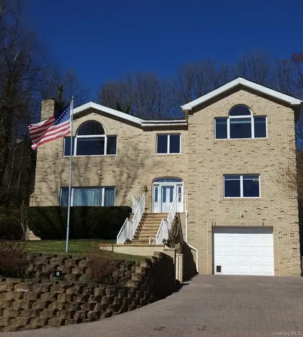16 E Slope Road Bayville NY 11709
