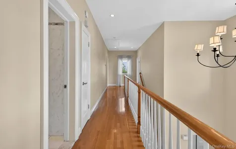 16 E Slope Road Bayville NY 11709