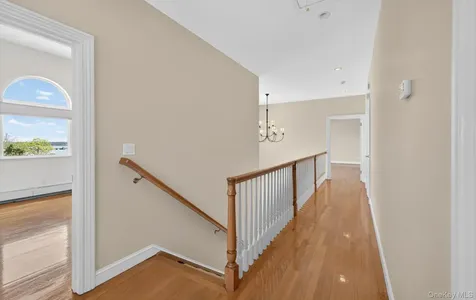 16 E Slope Road Bayville NY 11709