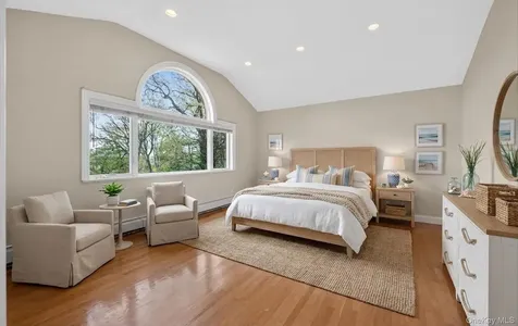 16 E Slope Road Bayville NY 11709