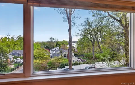 16 E Slope Road Bayville NY 11709