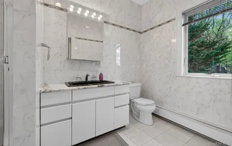16 E Slope Road Bayville NY 11709