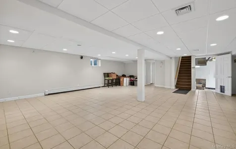 16 E Slope Road Bayville NY 11709
