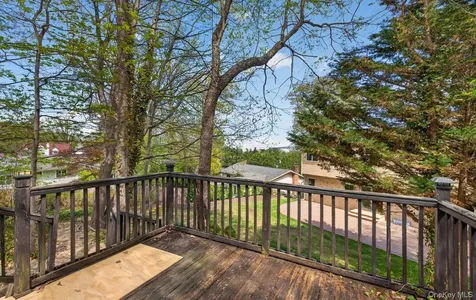 16 E Slope Road Bayville NY 11709