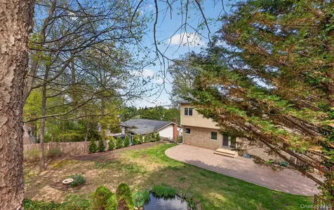 16 E Slope Road Bayville NY 11709