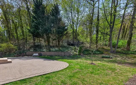 16 E Slope Road Bayville NY 11709